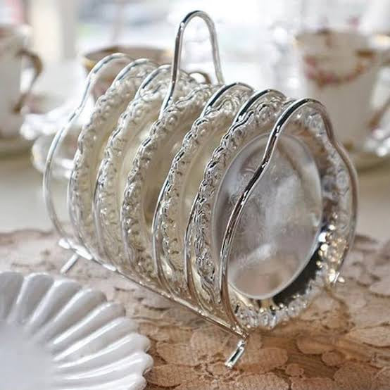 Queen Anne - Silver Plated - Holder With 6 Floral Edged Drinks Coasters